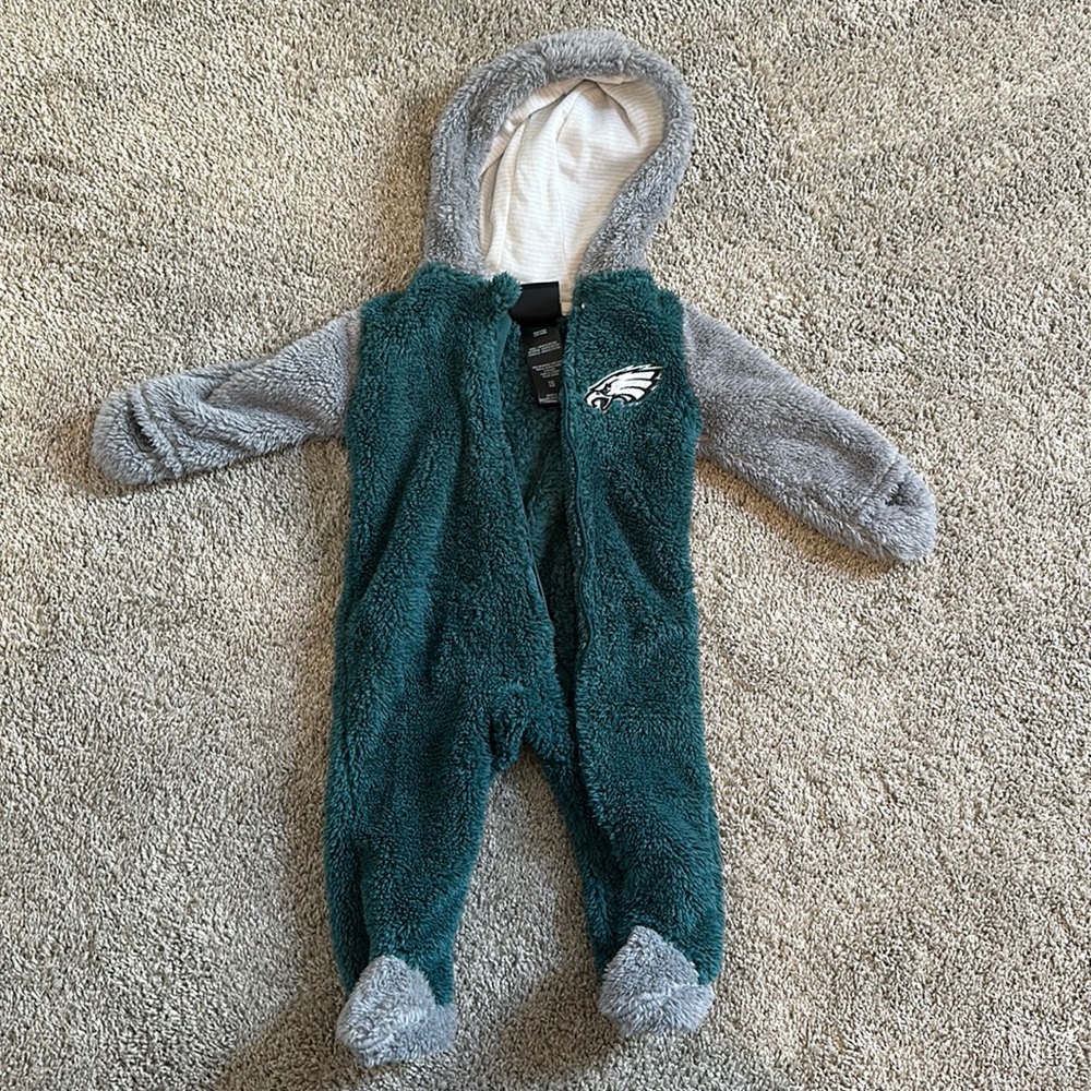 Bear winter suit Eagles 6-9 mos